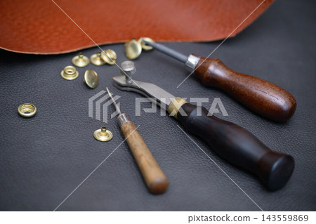 皮革工藝工具和按扣 皮革工藝工具和按扣 143559869
