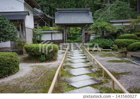 位於福井縣小濱市的明辻寺庭院,是日本國寶。 位於福井縣小濱市的明辻寺庭院,是日本國寶。 143560027