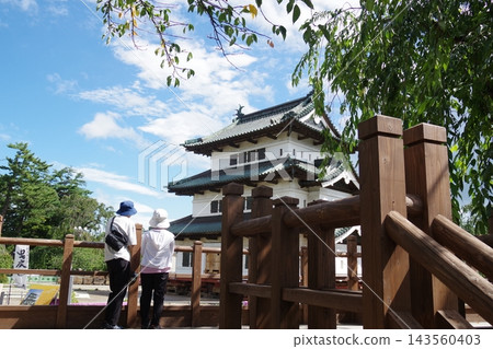 弘前城天守閣搬遷後的景象。 弘前城天守閣搬遷後的景象。 143560403