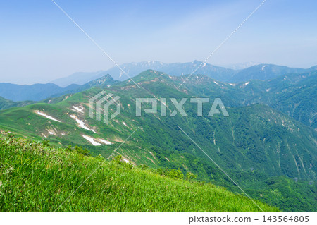 從群馬縣水上町的竹之岳附近眺望谷川岳馬蹄形穿越路線和牧畑山。 從群馬縣水上町的竹之岳附近眺望谷川岳馬蹄形穿越路線和牧畑山。 143564805