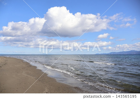 平立海灘的藍天與沙灘 平立海灘的藍天與沙灘 143565195