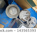 Sealing nozzles and work buckets for painting work sites 143565393