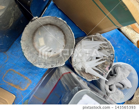 Sealing nozzles and work buckets for painting work sites Sealing nozzles and work buckets for painting work sites 143565393