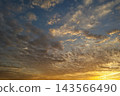 美麗的夕陽天空 143566490
