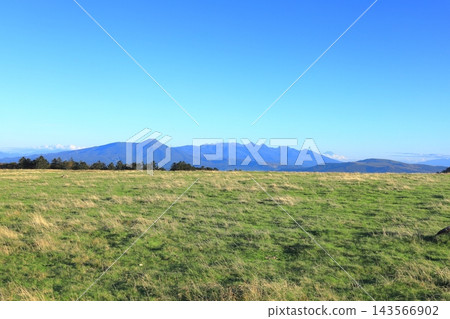 從美原高原看到的八嶽山脈和富士山 從美原高原看到的八嶽山脈和富士山 143566902