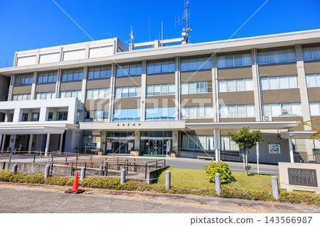 岐阜縣惠那市政府:秋日晴空下的外觀 岐阜縣惠那市政府:秋日晴空下的外觀 143566987