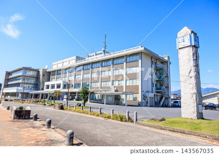 岐阜縣惠那市政府：秋日晴空下的外觀 143567035