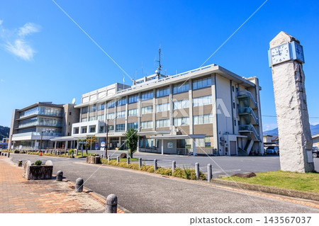 岐阜縣惠那市政府:秋日晴空下的外觀 岐阜縣惠那市政府:秋日晴空下的外觀 143567037