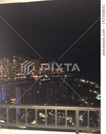 從高層看到的熱帶度假勝地夜景 143568931
