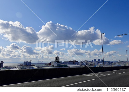 從阪神高速公路5號灣岸線(西行)深濱出口附近眺望兵庫縣尼崎市深濱町。 從阪神高速公路5號灣岸線(西行)深濱出口附近眺望兵庫縣尼崎市深濱町。 143569587