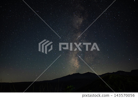 The Milky Way and starry sky stretching across the mountaintop in Kawakami Village, Nagano Prefecture. The Milky Way and starry sky stretching across the mountaintop in Kawakami Village, Nagano Prefecture. 143570056