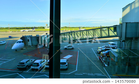 Warsaw, Poland. 19 August 2026. A LOT Polish Airlines aircraft is parked at the airport gate, waiting for passengers. Warsaw, Poland. 19 August 2026. A LOT Polish Airlines aircraft is parked at the airport gate, waiting for passengers. 143570080