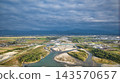 秋日的午後，在日本富山縣黑部川沖積扇上。 143570657