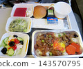 機上餐食，飛機，歐洲 143570795
