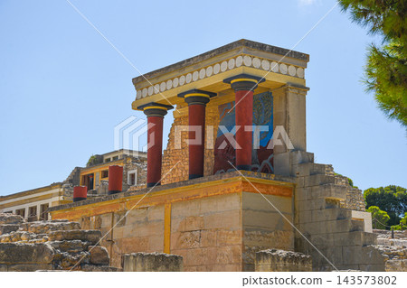 Knossos palace ruins with Minoan columns and fresco 143573802