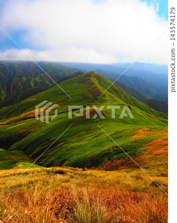 從牧畑山看到的金色山脊線 從牧畑山看到的金色山脊線 143574179