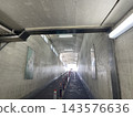 The Ohara Underpass connects the west and east exits of Yono Station. 143576636