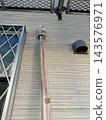 Protecting air conditioning piping during exterior wall painting work. 143576971