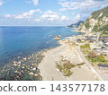Near Madoiwa Rock, the coastline has changed due to uplift. 143577178