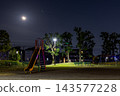 無人的夜晚公園 143577228
