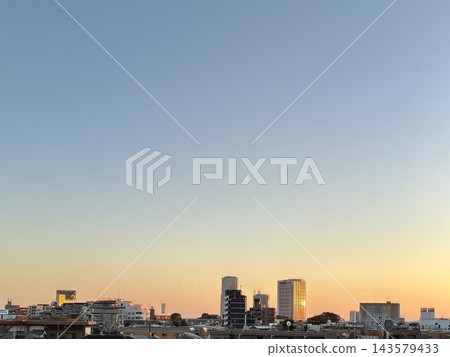 暮色天空的美麗漸層全景圖 143579433