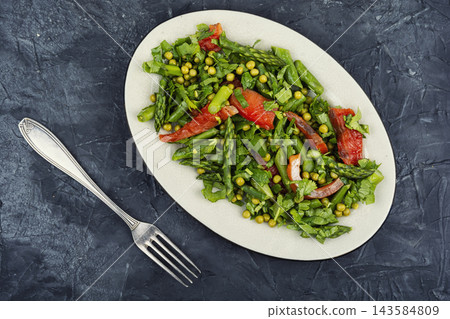 Green salad with smoked trout, peas and herbs. Green salad with smoked trout, peas and herbs. 143584809