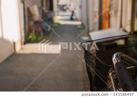 中津商店街,如今只剩下廢棄街道的破敗拱廊。 中津商店街,如今只剩下廢棄街道的破敗拱廊。 143586497