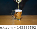 Pour a beer 143586592