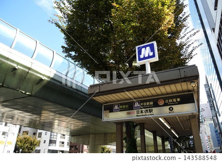 地鐵出入口的景象 地鐵出入口的景象 143588548