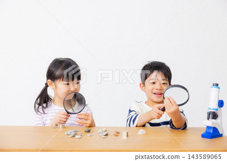 一張小學生獨立研究計畫的圖片 一張小學生獨立研究計畫的圖片 143589065