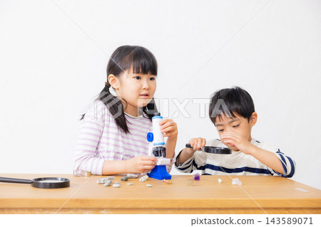 一張小學生獨立研究計畫的圖片 一張小學生獨立研究計畫的圖片 143589071