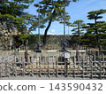 A full view of the sluice gate and its opening/closing handle at Tamamo Park, Takamatsu Castle Ruins (Takamatsu City, Kagawa Prefecture) 143590432