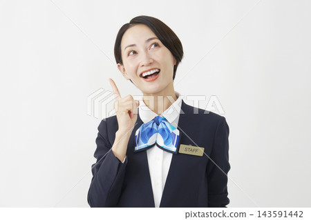 A female staff member in her 40s gets an idea against a white background. A female staff member in her 40s gets an idea against a white background. 143591442