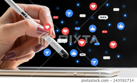 Engagement through social media chats and calls using a smartphone and stylus Engagement through social media chats and calls using a smartphone and stylus 143592714