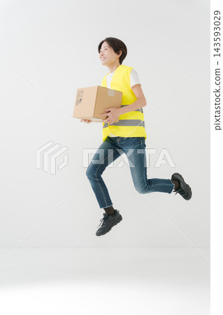 Delivery staff running with cardboard boxes Delivery staff running with cardboard boxes 143593029