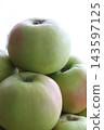 fresh green apple 143597125