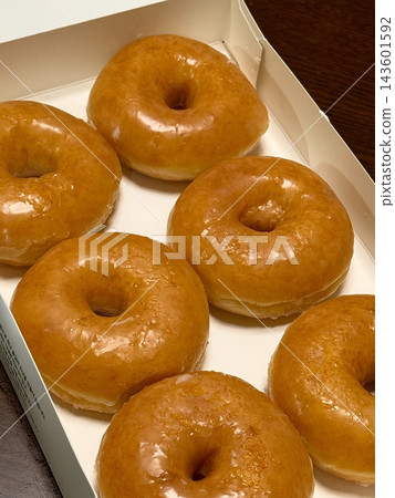 A classic glazed donut with a soft, fluffy texture and a sweet, glossy coating. Perfectly balanced between light and sugary, making it an irresistible treat for any time of the day. A classic glazed donut with a soft, fluffy texture and a sweet, glossy coating. Perfectly balanced between light and sugary, making it an irresistible treat for any time of the day. 143601592