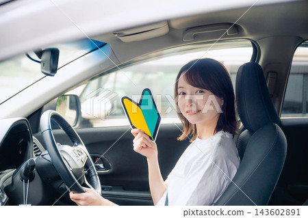 一個有初學者標記的女人 一個有初學者標記的女人 143602891