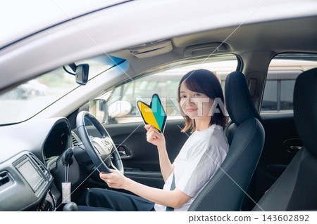 一個有初學者標記的女人 一個有初學者標記的女人 143602892