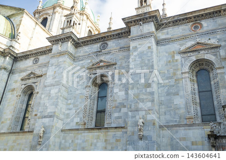 Majestic Duomo di Como cathedral with green dome against dramatic sky in Italy Majestic Duomo di Como cathedral with green dome against dramatic sky in Italy 143604641