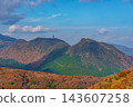 A spectacular view of Lake Ashi and autumn foliage from Hakone Town, Kanagawa Prefecture. 143607258