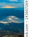 A spectacular view of Lake Ashi and autumn foliage from Hakone Town, Kanagawa Prefecture. 143607269