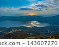 A spectacular view of Lake Ashi and autumn foliage from Hakone Town, Kanagawa Prefecture. 143607270