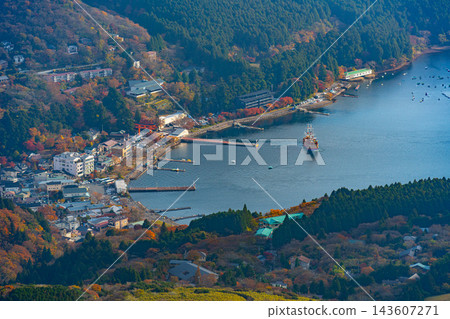 A spectacular view of Lake Ashi and autumn foliage from Hakone Town, Kanagawa Prefecture. A spectacular view of Lake Ashi and autumn foliage from Hakone Town, Kanagawa Prefecture. 143607271