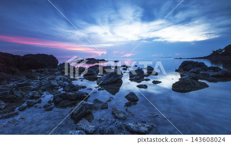 sunset over the sea 143608024