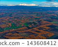 A panoramic aerial view of the Daisetsuzan mountain range and autumn foliage in Hokkaido. 143608412