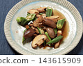 Okra and mushroom stir-fry with soy sauce 143615909