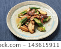 Okra and mushroom stir-fry with soy sauce 143615911