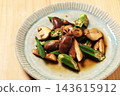 Okra and mushroom stir-fry with soy sauce 143615912