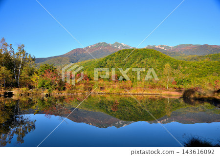 [Nagano Prefecture] Autumn foliage has begun at Maime Pond and Mount Norikura 143616092